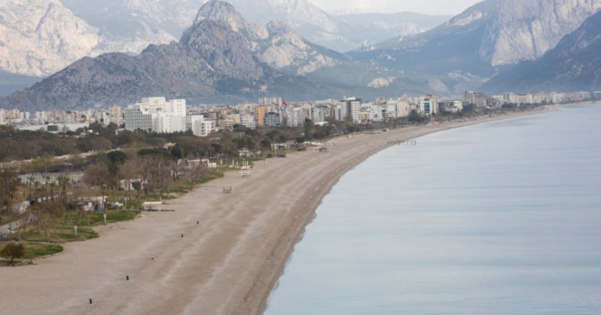 Luksusowe plaże Turcji: które 5★ hotele z prywatną plażą naprawdę robią różnicę?